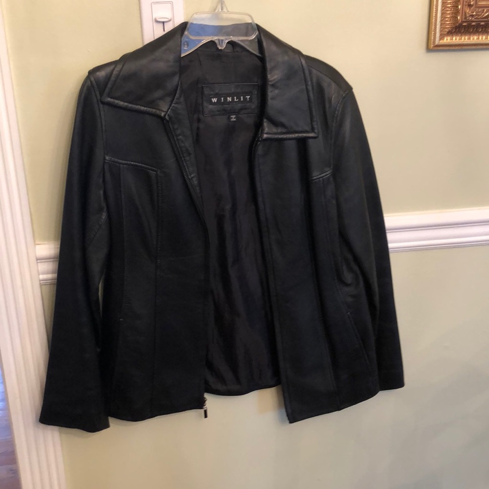 Woman’s leather zipper straight fit jacket